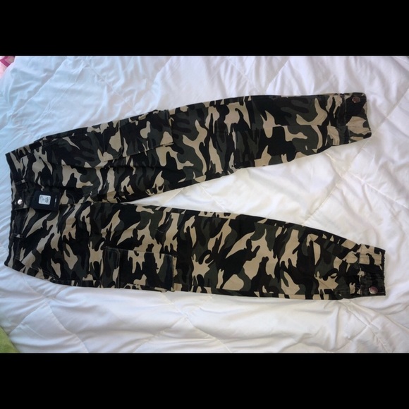 Fashion Nova camo pants - Picture 8 of 8